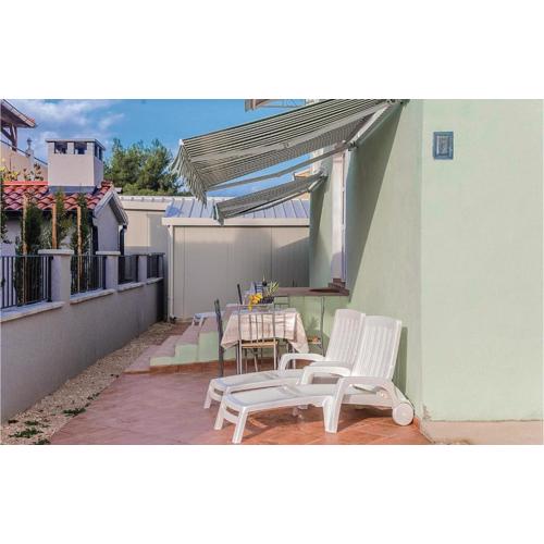 1 Bedroom Amazing Apartment In Biograd