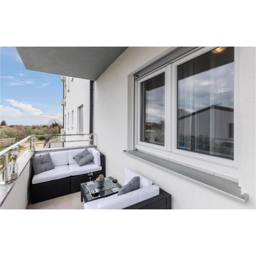 1 Bedroom Amazing Apartment In Peroj