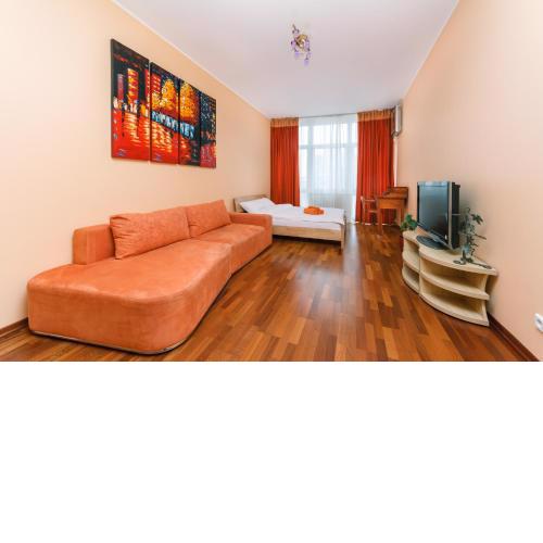 1 bedroom apartment at riverside. Obolonskaya embankment.