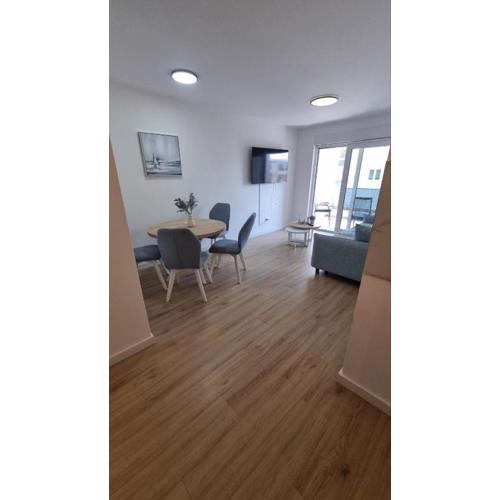 1 bedroom apartment in Makarska with free parking and secured parking on beach