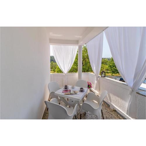 1 Bedroom Awesome Apartment In Kampor