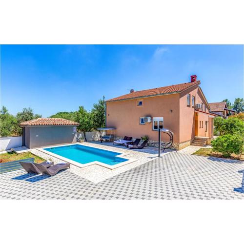 1 Bedroom Awesome Apartment In Pula