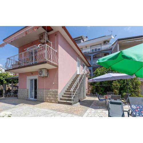 1 Bedroom Awesome Apartment In Selce