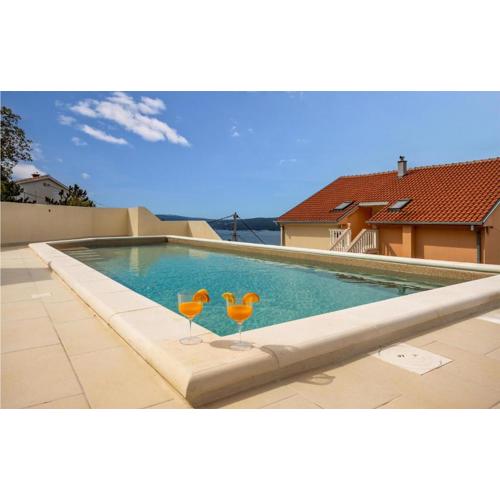 1 Bedroom Awesome Home In Dramalj