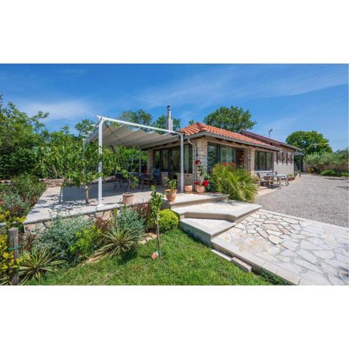 1 Bedroom Awesome Home In Peroj