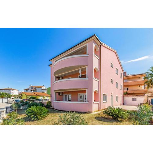 1 Bedroom Cozy Apartment In Medulin