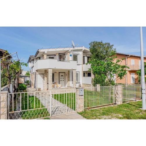 1 Bedroom Cozy Apartment In Nin