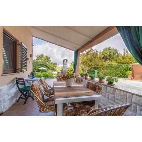 1 Bedroom Cozy Apartment In Pavicini