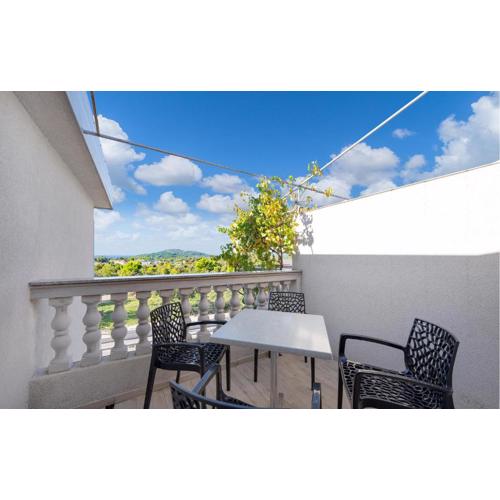 1 Bedroom Cozy Apartment In Pirovac