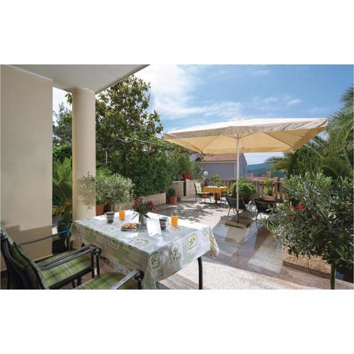 1 Bedroom Cozy Apartment In Rabac