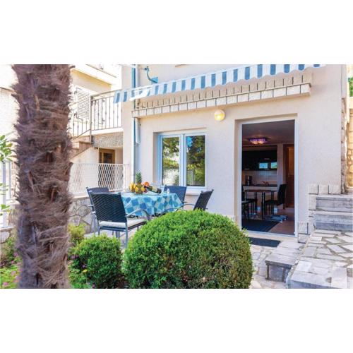 1 Bedroom Cozy Apartment In Selce