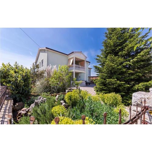 1 Bedroom Cozy Apartment In Valtura