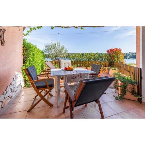 1 Bedroom Gorgeous Apartment In Medulin
