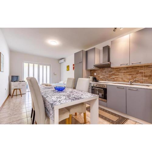 1 Bedroom Gorgeous Apartment In Medulin