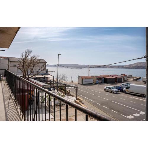 1 Bedroom Lovely Apartment In Karlobag