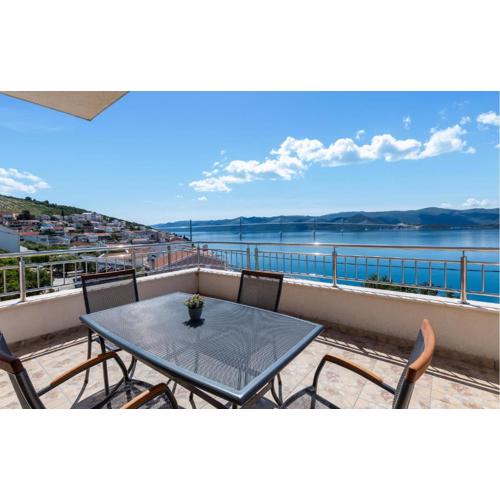 1 Bedroom Lovely Apartment In Komarna