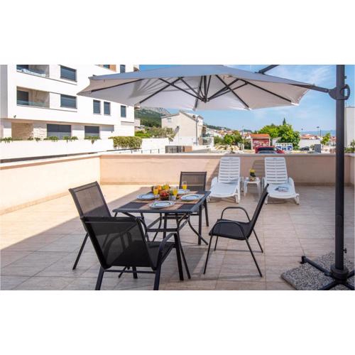 1 Bedroom Lovely Apartment In Podstrana