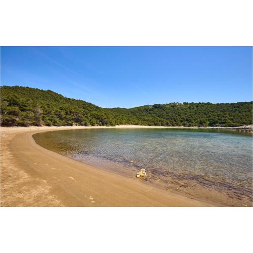 1 Bedroom Lovely Apartment In Saplunara