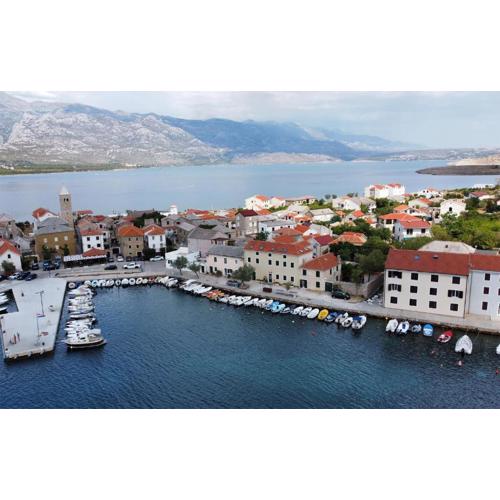 1 Bedroom Lovely Apartment In Vinjerac
