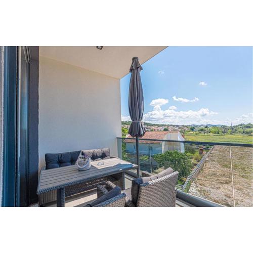 1 Bedroom Nice Apartment In Jezera
