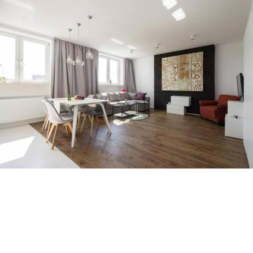 1-Bedroom Warsaw Noakowskiego Apartment with City View by ECRU WWA55