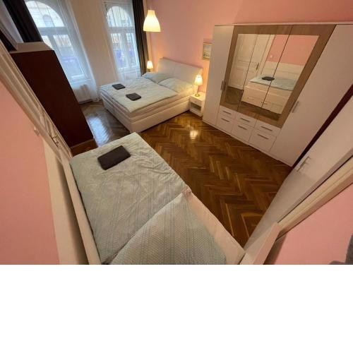 1 Bob's Apartment - 2 bedrooms and living room