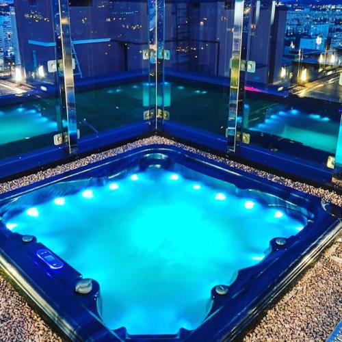 1 room 60m2 center of Obolon near River side. With Terrace. 22 floor
