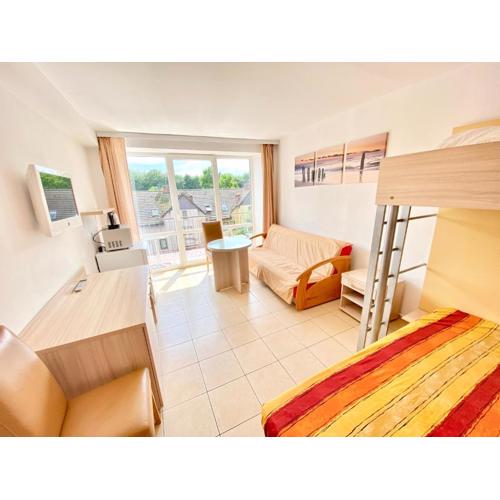 #1 Seaside Studios with Private Kitchenette & Bathroom by Swell