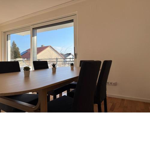 100 m2 Apartment mit Balkon und Parkplatz