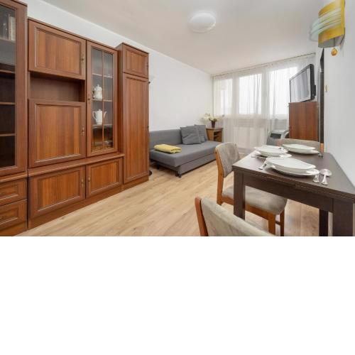 10th Floor Apartment with a Nice City View in Wrocław by Noclegi Renters