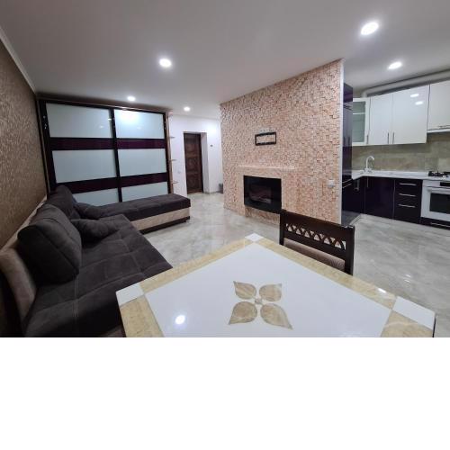 127-Avenue Apartment
