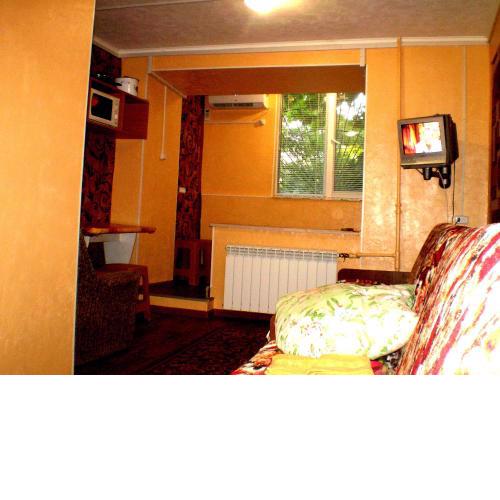 Небольшая студия, пр. Центральный, 148, 1этаж-9этажного дома, WI-FI, 2 дивана и 2 кресла