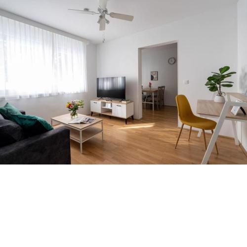 1BR Haven with Swift City Access by HM