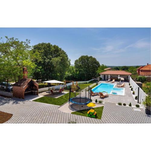 2 Bedroom Amazing Apartment In Galovac