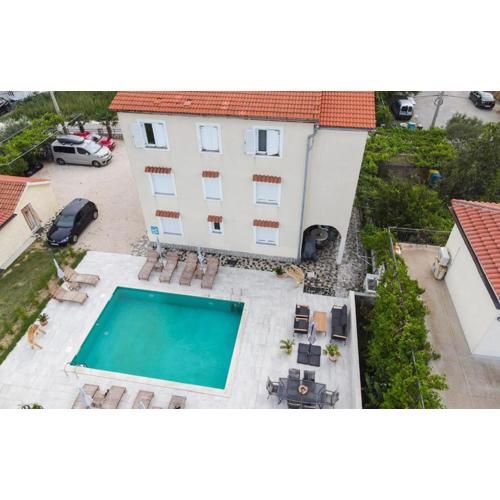 2 Bedroom Amazing Apartment In Lopar