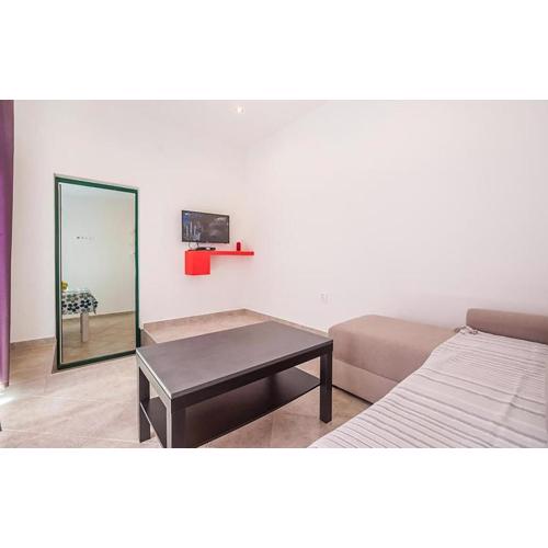 2 Bedroom Amazing Apartment In Povljana
