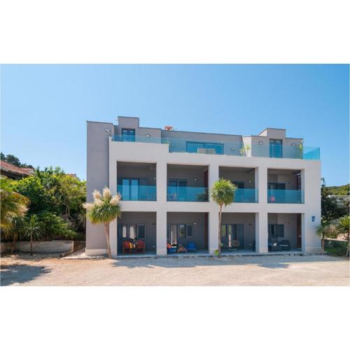 2 Bedroom Amazing Apartment In Sutivan