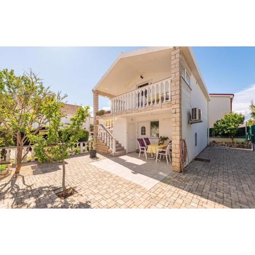 2 Bedroom Amazing Apartment In Vir