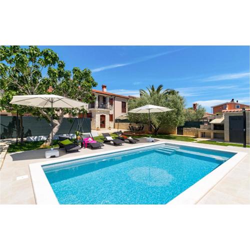 2 Bedroom Amazing Home In Galizana