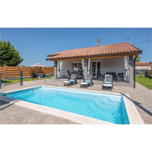 2 Bedroom Amazing Home In Marcana