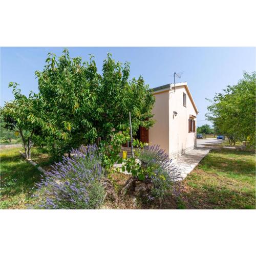 2 Bedroom Amazing Home In Pridraga