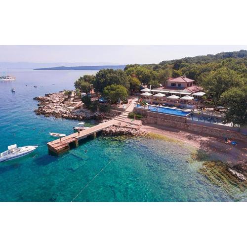2 Bedroom Amazing StaCaravan In Glavotok