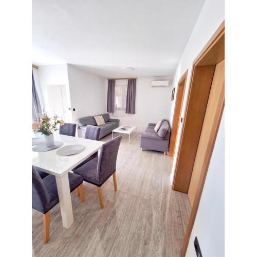 2 bedroom apartment near the sea
