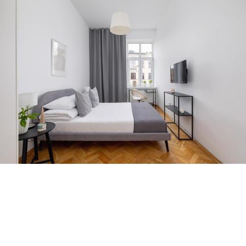 2-Bedroom Apartment with Balcony - Długa 65