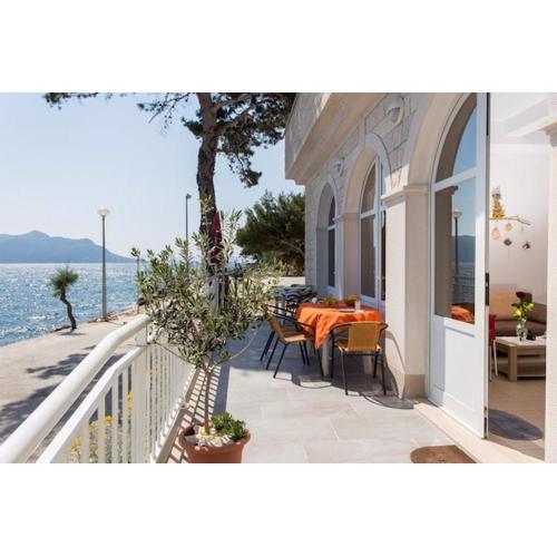2 bedroom apartment with Sea view