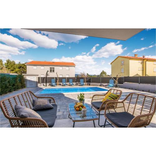 2 Bedroom Awesome Apartment In Cizici
