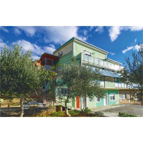 2 Bedroom Awesome Apartment In Dugi Rat