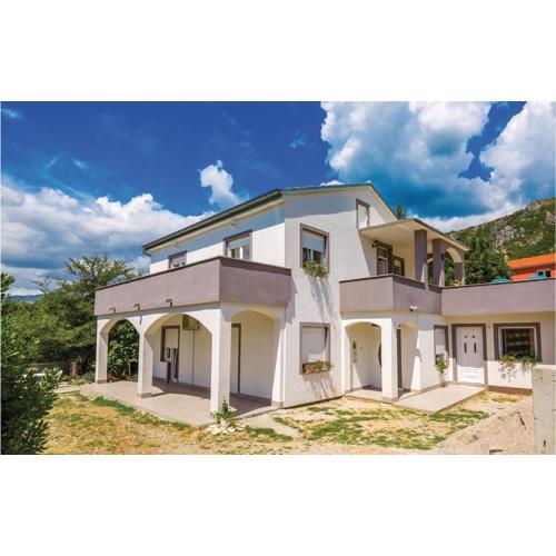 2 Bedroom Awesome Apartment In Grizane