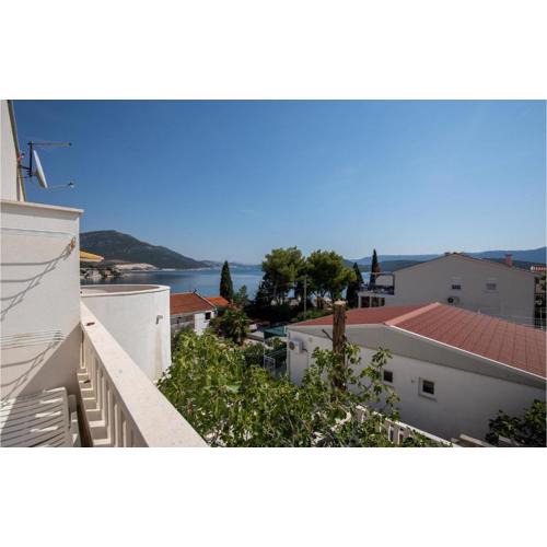 2 Bedroom Awesome Apartment In Klek