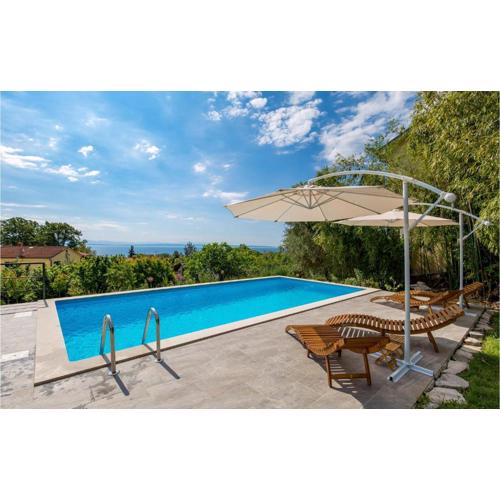 2 Bedroom Awesome Apartment In Lovran